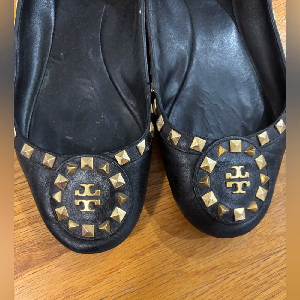 Tory Burch Black and Gold Studded Flats Size 8 - Picture 3 of 3
